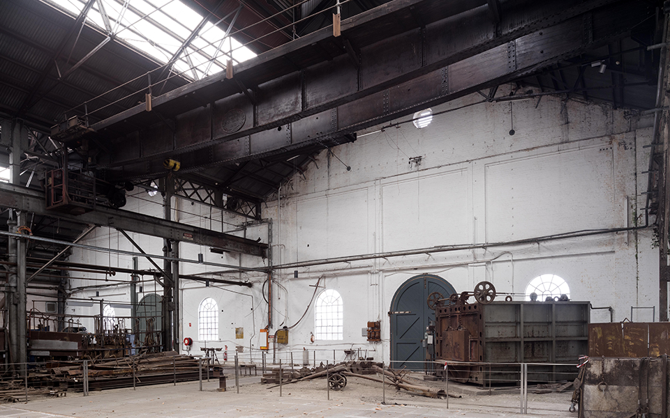 ven Brothers Overhead Crane in Bay 1 north above the Davy Furnace. The crane moved along the rail beams at its eastern and western ends, moving large pieces of metal between the furnace and the press.