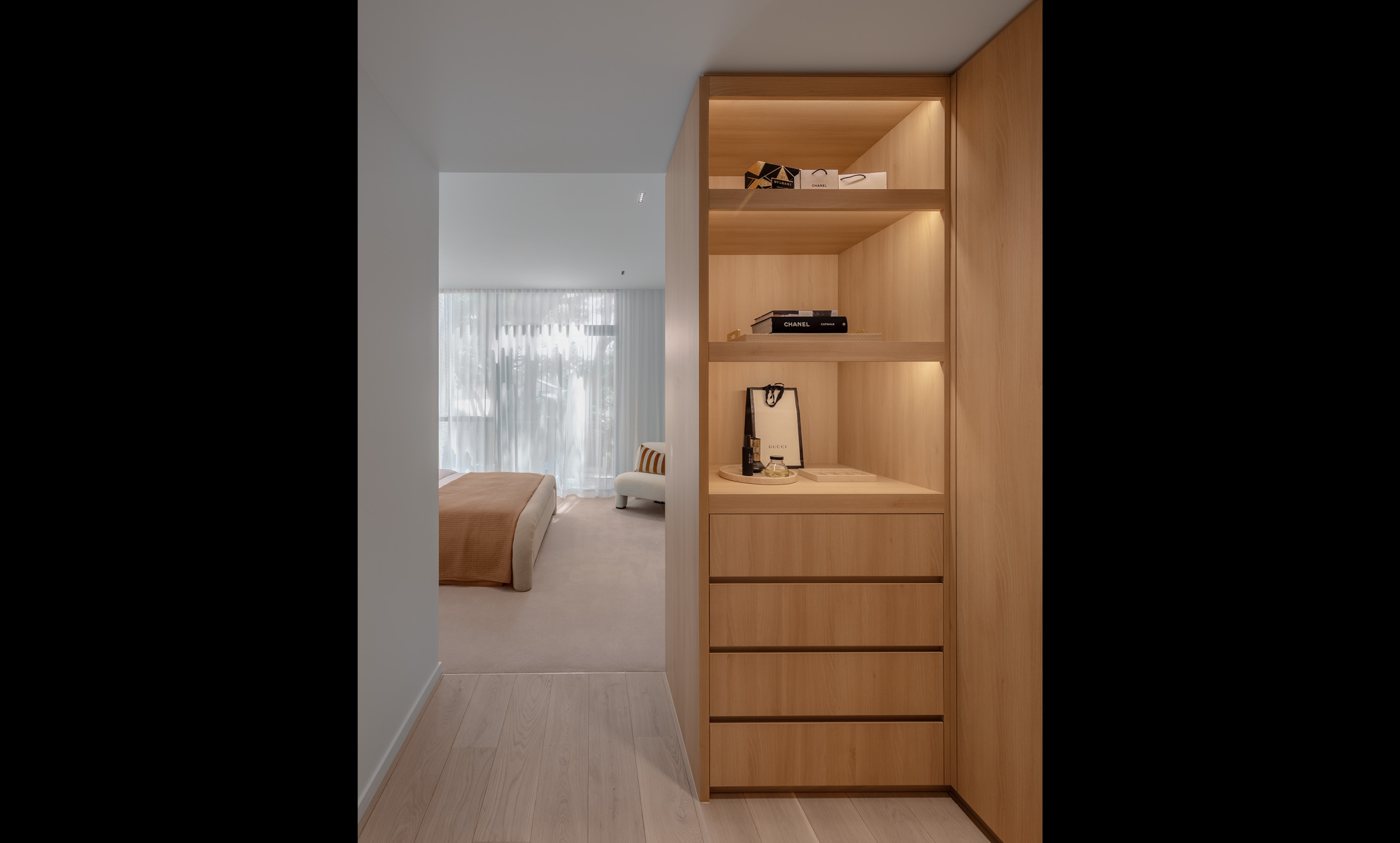 87 Portman St - wardrobe 2