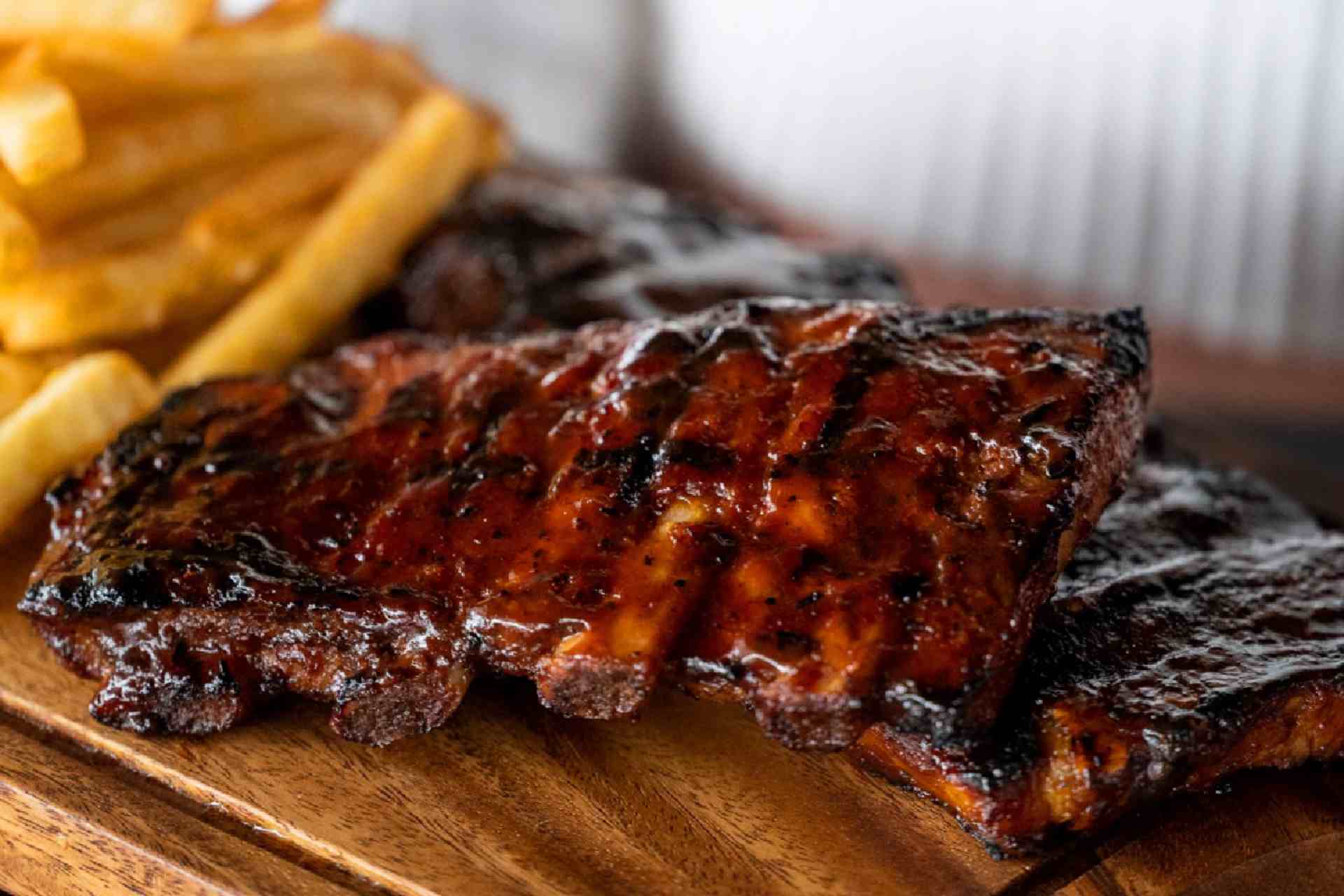 10 Best Restaurants for Cheap Eats in Rhodes - Ribs and Burgers